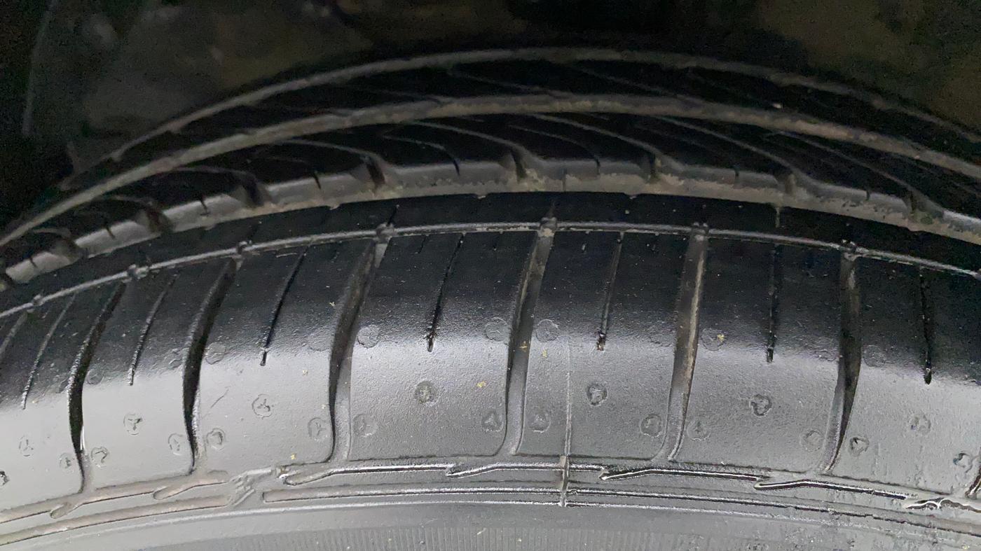 2017 Maruti Baleno DELTA PETROL 1.2, Petrol, Manual, 41,960 km, Left Front Tyre Tread
