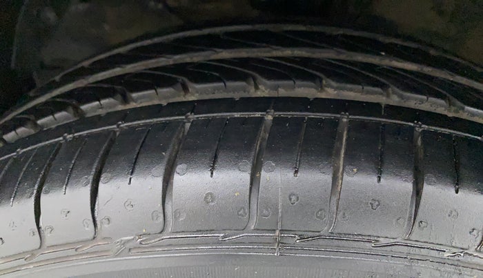 2017 Maruti Baleno DELTA PETROL 1.2, Petrol, Manual, 41,960 km, Left Front Tyre Tread