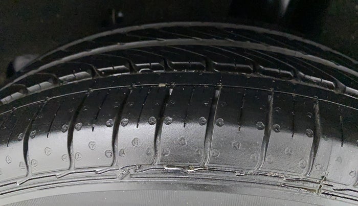 2017 Maruti Baleno DELTA PETROL 1.2, Petrol, Manual, 41,960 km, Left Rear Tyre Tread
