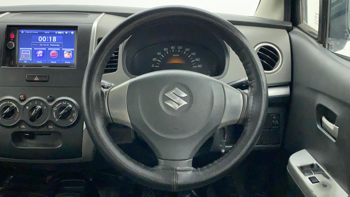 2012 Maruti Wagon R 1.0 LXI, Petrol, Manual, 69,981 km, Steering Wheel Close Up