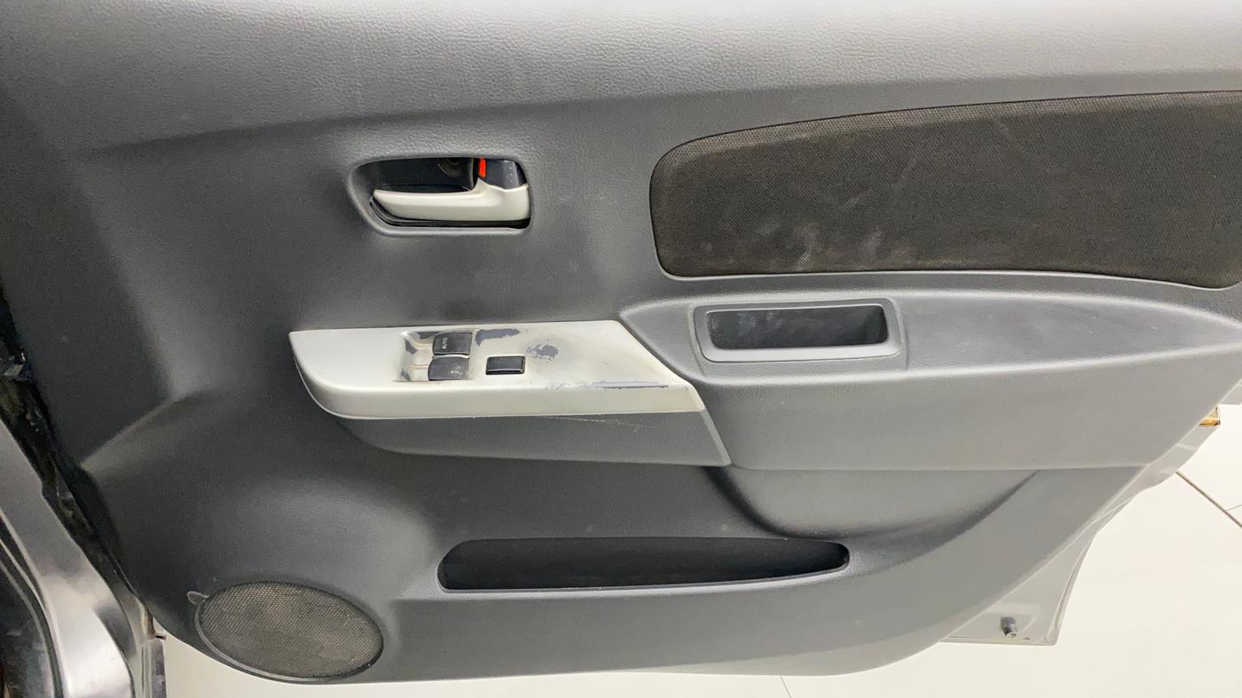 2012 Maruti Wagon R 1.0 LXI, Petrol, Manual, 69,981 km, Driver Side Door Panels Control