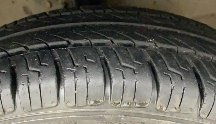 2012 Maruti Wagon R 1.0 LXI, Petrol, Manual, 69,981 km, Right Front Tyre Tread