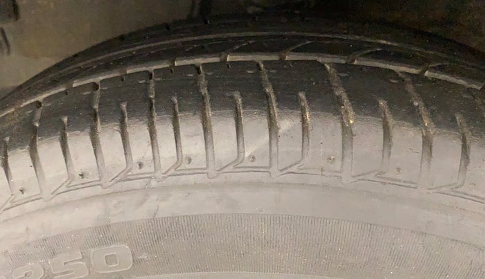 2012 Hyundai i10 SPORTZ 1.2 AT, Petrol, Automatic, 11,895 km, Left Front Tyre Tread