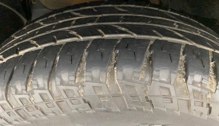 2017 Renault Duster 85 PS RXZ DIESEL, Diesel, Manual, 69,947 km, Left Front Tyre Tread