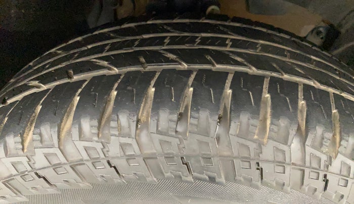 2017 Renault Duster 85 PS RXZ DIESEL, Diesel, Manual, 69,947 km, Right Front Tyre Tread