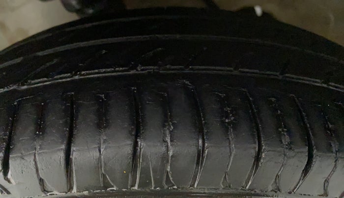 2018 Maruti Alto 800 LXI, Petrol, Manual, 66,297 km, Left Front Tyre Tread