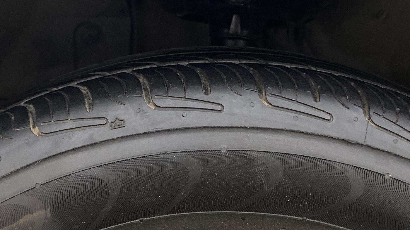 2015 Honda City 1.5L I-VTEC SV CVT, Petrol, Automatic, 1,29,022 km, Left Front Tyre Tread