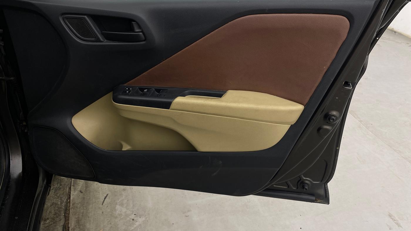 2015 Honda City 1.5L I-VTEC SV CVT, Petrol, Automatic, 1,29,022 km, Driver Side Door Panels Control
