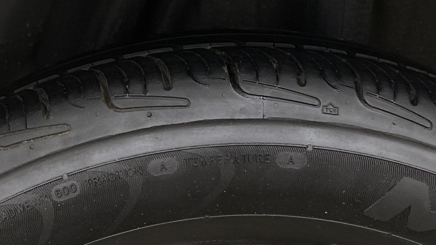 2015 Honda City 1.5L I-VTEC SV CVT, Petrol, Automatic, 1,29,022 km, Left Rear Tyre Tread