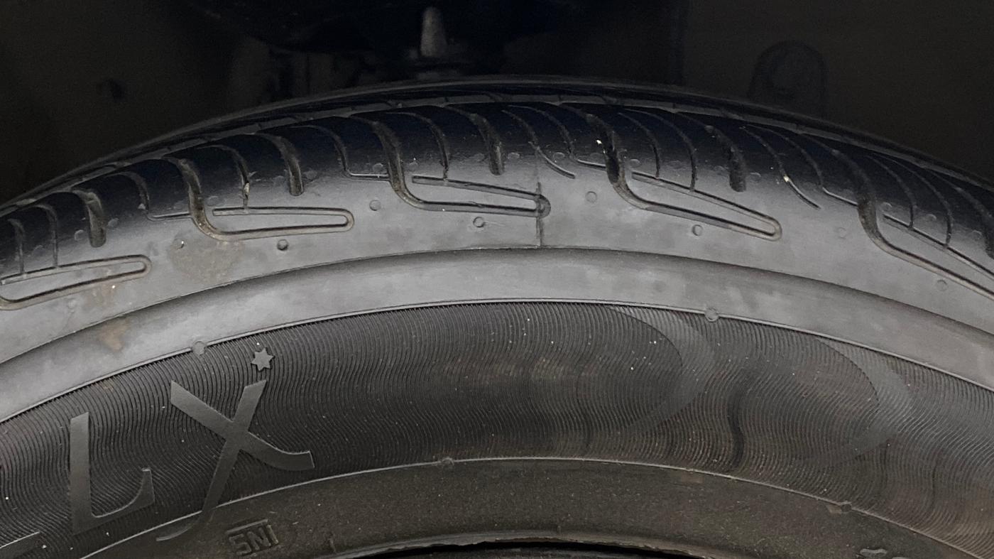 2015 Honda City 1.5L I-VTEC SV CVT, Petrol, Automatic, 1,29,022 km, Right Front Tyre Tread