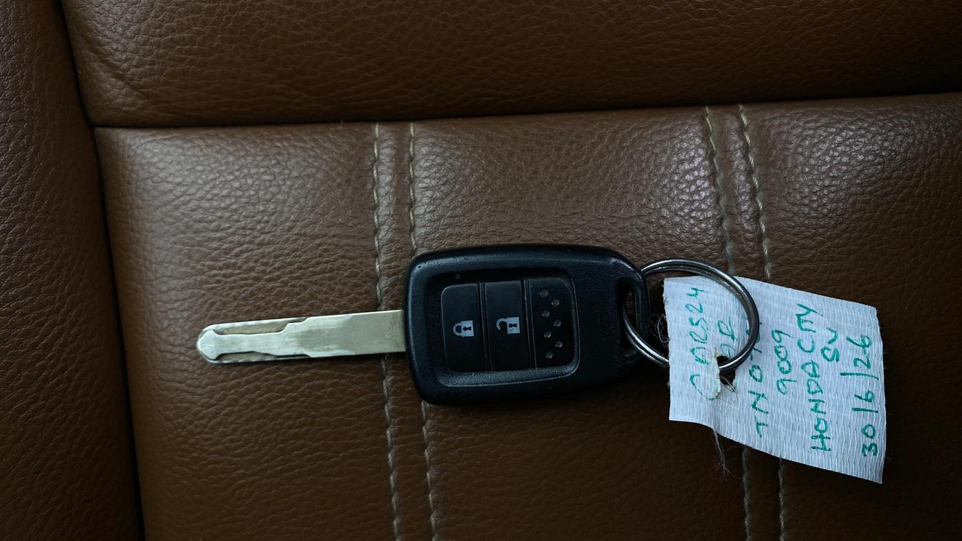 2015 Honda City 1.5L I-VTEC SV CVT, Petrol, Automatic, 1,29,022 km, Key Close Up