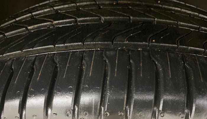 2023 Jeep Compass MODEL S (O) DIESEL 4X4 AT, Diesel, Automatic, 43,205 km, Right Front Tyre Tread