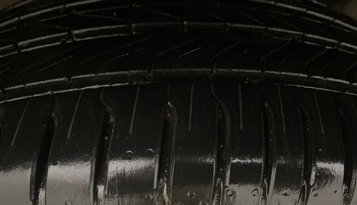 2023 Jeep Compass MODEL S (O) DIESEL 4X4 AT, Diesel, Automatic, 43,205 km, Left Front Tyre Tread