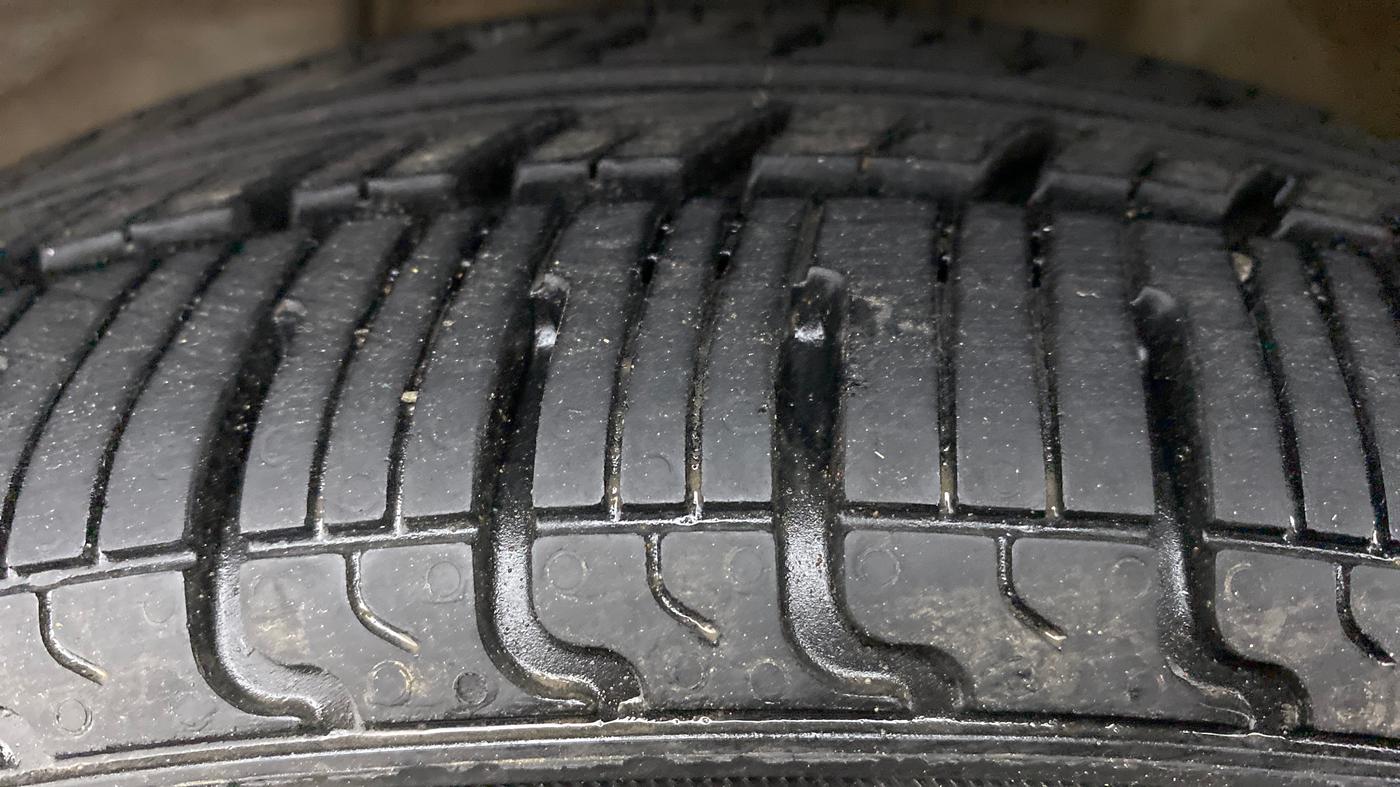 2018 Maruti Wagon R 1.0 VXI+ OPT. AMT, Petrol, Automatic, 81,020 km, Left Front Tyre Tread
