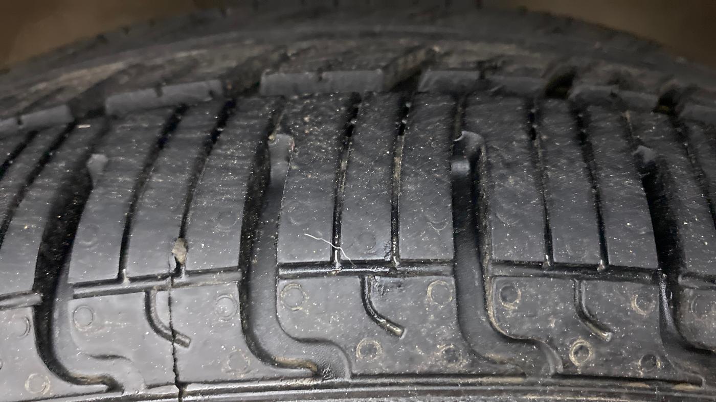 2018 Maruti Wagon R 1.0 VXI+ OPT. AMT, Petrol, Automatic, 81,020 km, Right Front Tyre Tread