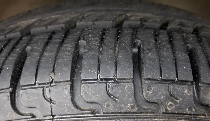 2018 Maruti Wagon R 1.0 VXI+ OPT. AMT, Petrol, Automatic, 81,020 km, Right Front Tyre Tread