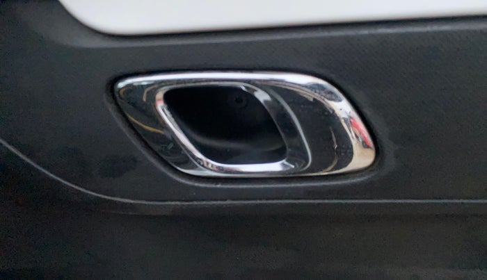 2022 Renault Kwid CLIMBER MT 1.0, Petrol, Manual, 56,050 km, Driver Side Door Panels Control