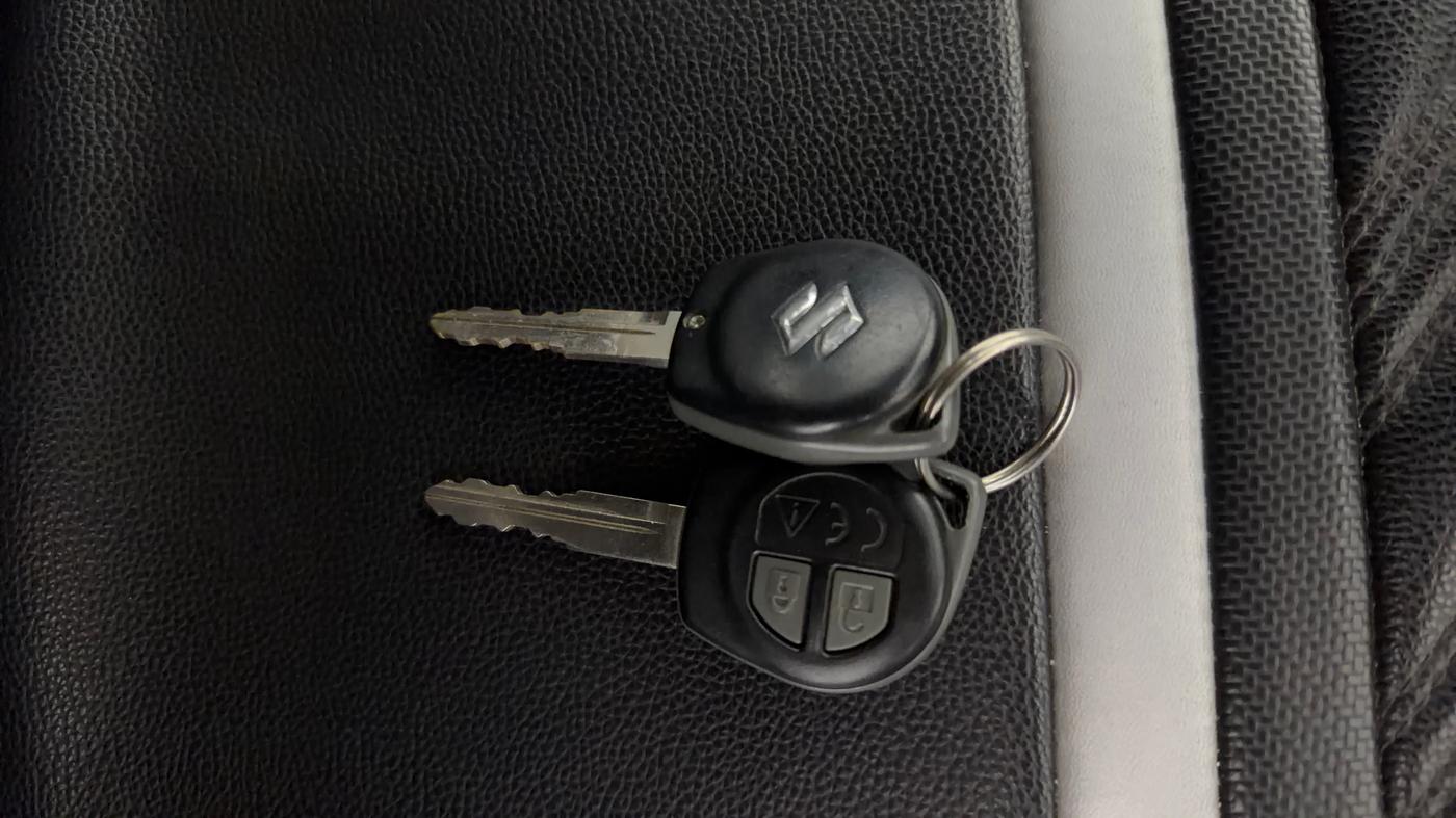 2023 Maruti Swift VXI, Petrol, Manual, 26,779 km, Key Close Up