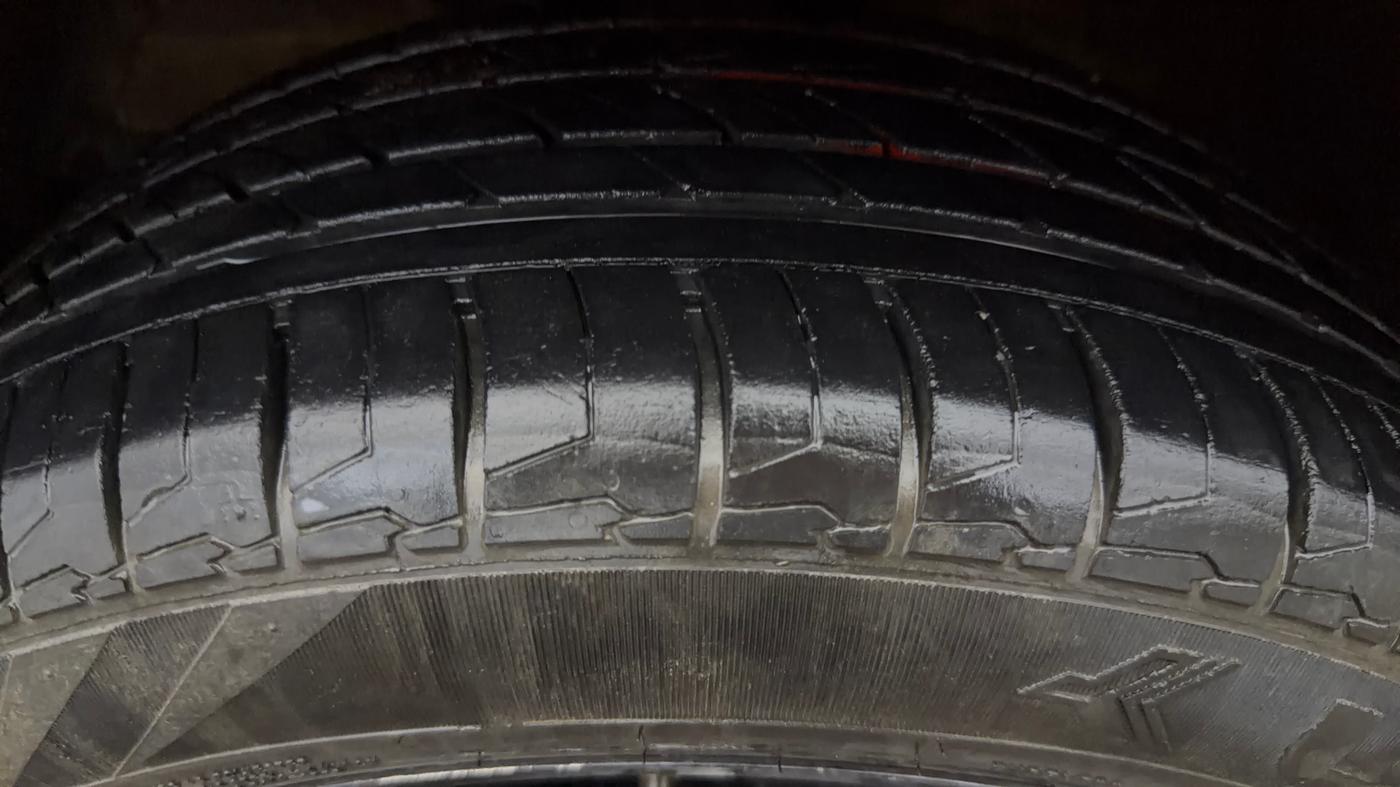 2023 Maruti Swift VXI, Petrol, Manual, 26,779 km, Left Front Tyre Tread