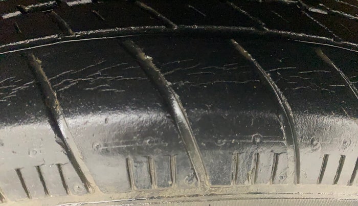 2013 Maruti Ritz ZXI, Petrol, Manual, 29,725 km, Left Front Tyre Tread