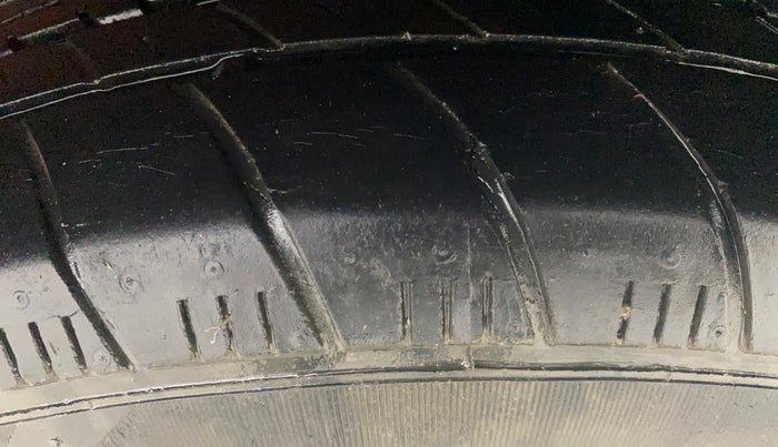 2013 Maruti Ritz ZXI, Petrol, Manual, 29,725 km, Left Rear Tyre Tread