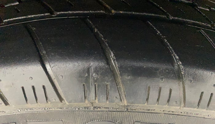 2013 Maruti Ritz ZXI, Petrol, Manual, 29,725 km, Right Front Tyre Tread