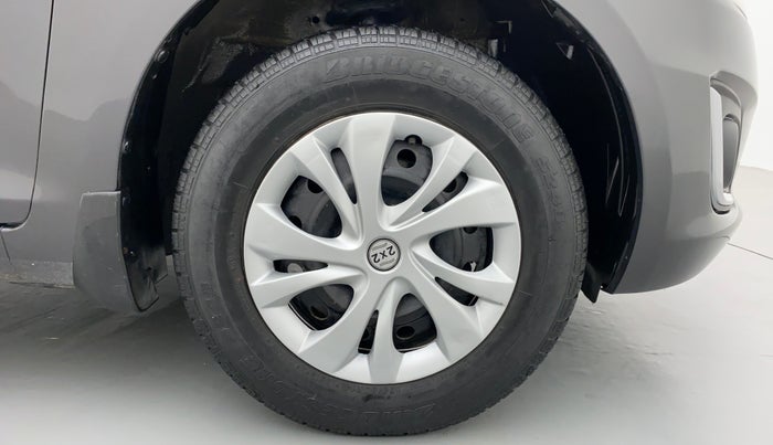 2015 Maruti Swift VXI D, Petrol, Manual, 34,459 km, Right Front Wheel