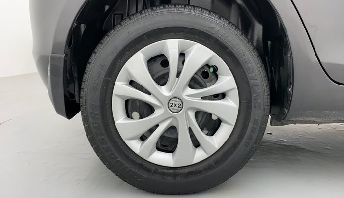 2015 Maruti Swift VXI D, Petrol, Manual, 34,459 km, Right Rear Wheel