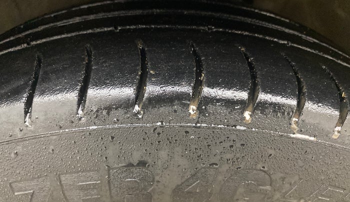 2014 Maruti Celerio VXI AMT, Petrol, Automatic, 97,050 km, Left Front Tyre Tread