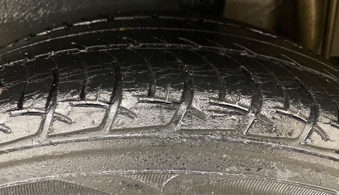2014 Maruti Celerio VXI AMT, Petrol, Automatic, 97,050 km, Left Rear Tyre Tread