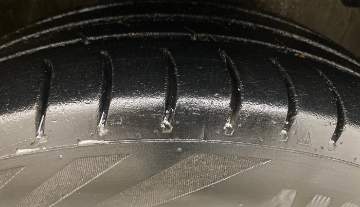 2014 Maruti Celerio VXI AMT, Petrol, Automatic, 97,050 km, Right Front Tyre Tread