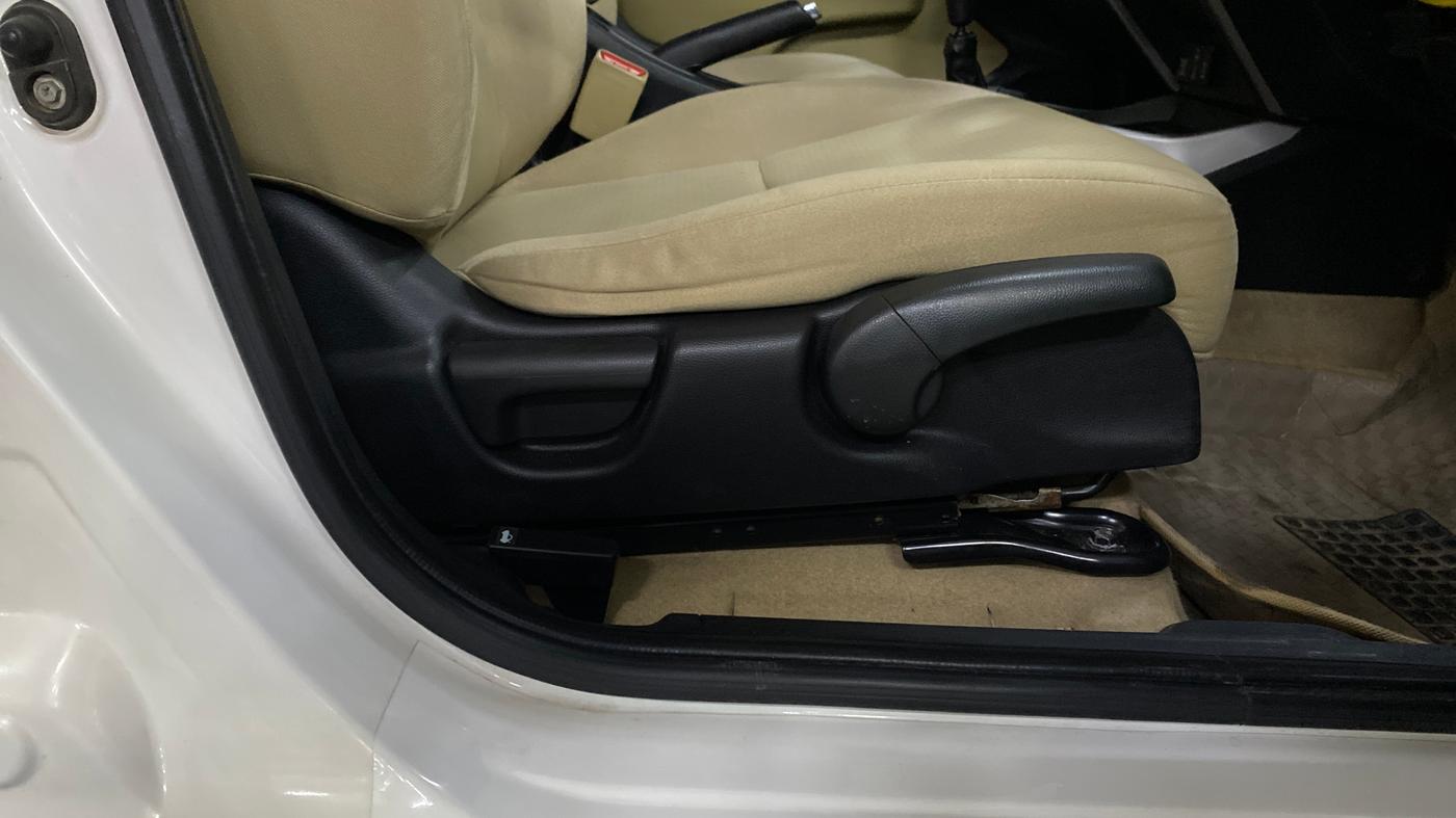 2021 Honda City 1.5L I-VTEC V MT 4TH GEN, Petrol, Manual, 61,755 km, Driver Side Adjustment Panel