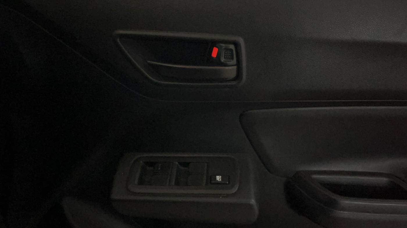 2023 Maruti Swift LXI, Petrol, Manual, 29,593 km, Driver Side Door Panels Control
