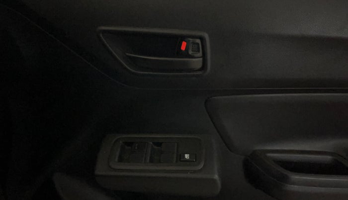 2023 Maruti Swift LXI, Petrol, Manual, 29,593 km, Driver Side Door Panels Control