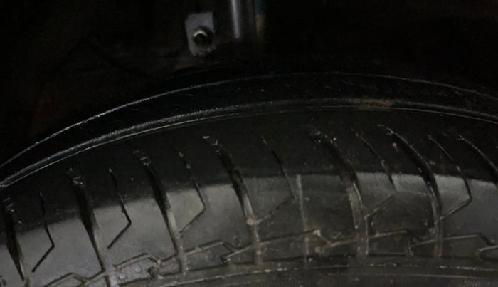 2023 Maruti Swift LXI, Petrol, Manual, 29,593 km, Left Front Tyre Tread