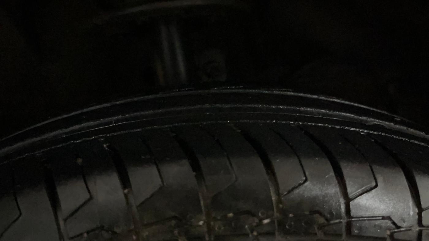 2023 Maruti Swift LXI, Petrol, Manual, 29,593 km, Right Front Tyre Tread
