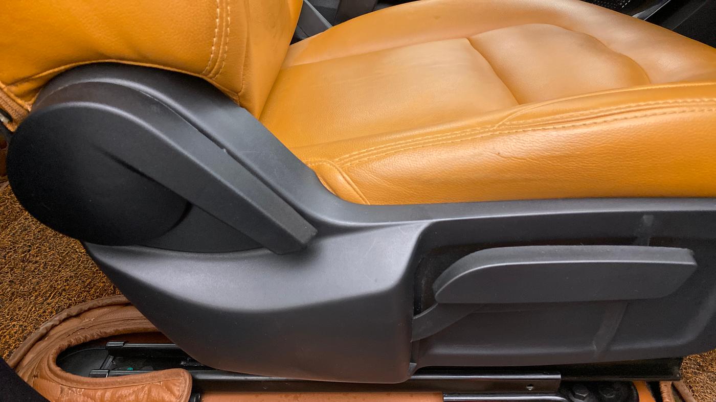 2022 Tata Safari XTA+ DARK EDITION , Diesel, Automatic, 20,673 km, Driver Side Adjustment Panel