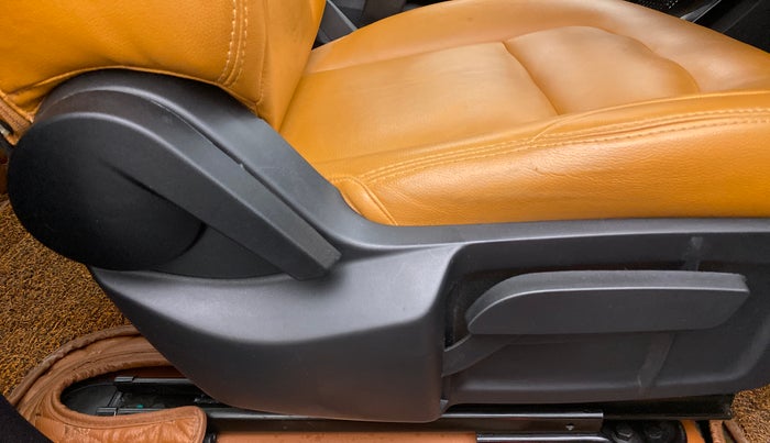 2022 Tata Safari XTA+ DARK EDITION , Diesel, Automatic, 20,673 km, Driver Side Adjustment Panel