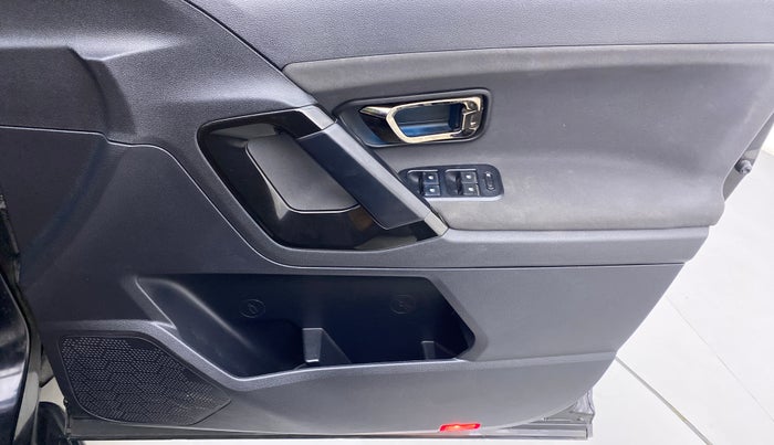 2022 Tata Safari XTA+ DARK EDITION , Diesel, Automatic, 20,673 km, Driver Side Door Panels Control