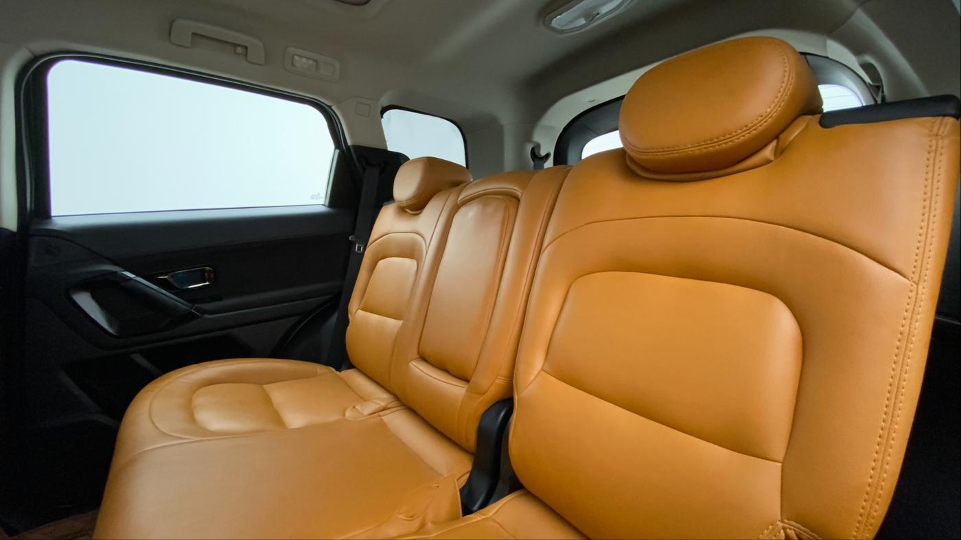 2022 Tata Safari XTA+ DARK EDITION , Diesel, Automatic, 20,673 km, Right Side Rear Door Cabin