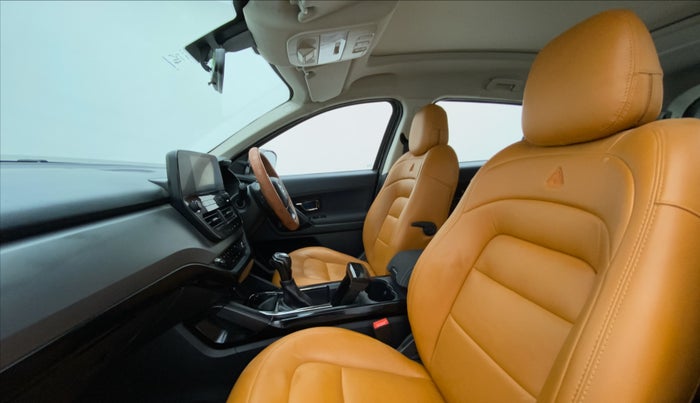 2022 Tata Safari XTA+ DARK EDITION , Diesel, Automatic, 20,673 km, Right Side Front Door Cabin
