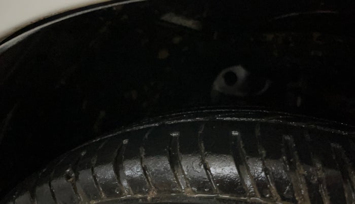 2017 Honda Amaze 1.2L I-VTEC S, CNG, Manual, 58,319 km, Right Front Tyre Tread