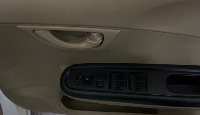 2017 Honda Amaze 1.2L I-VTEC S, CNG, Manual, 58,319 km, Driver Side Door Panels Control