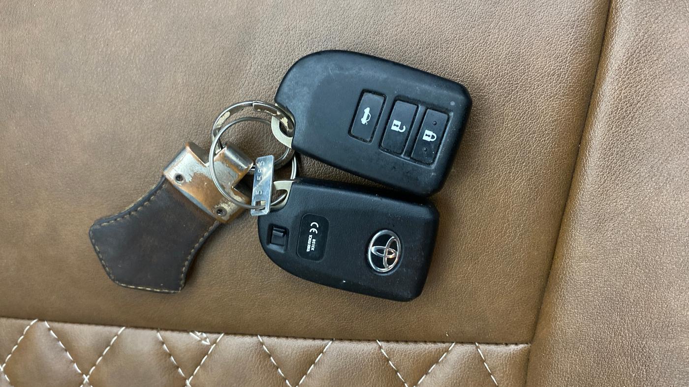2020 Toyota YARIS G MT, Petrol, Manual, 1,04,531 km, Key Close Up