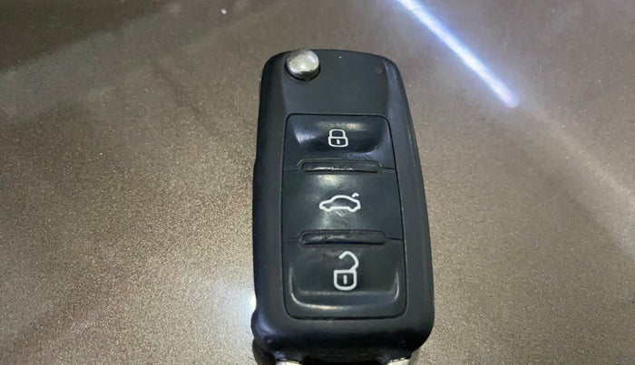 2018 Volkswagen Ameo HIGHLINE PLUS 1.0L 16 ALLOY, Petrol, Manual, 8,343 km, Key Close Up