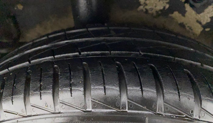 2014 Maruti Celerio VXI AMT, Petrol, Automatic, 1,07,132 km, Right Rear Tyre Tread