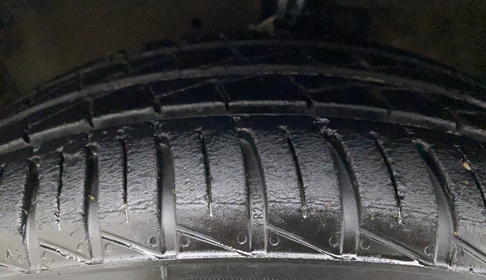 2014 Maruti Celerio VXI AMT, Petrol, Automatic, 1,07,132 km, Left Front Tyre Tread