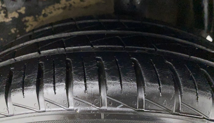 2014 Maruti Celerio VXI AMT, Petrol, Automatic, 1,07,132 km, Left Rear Tyre Tread