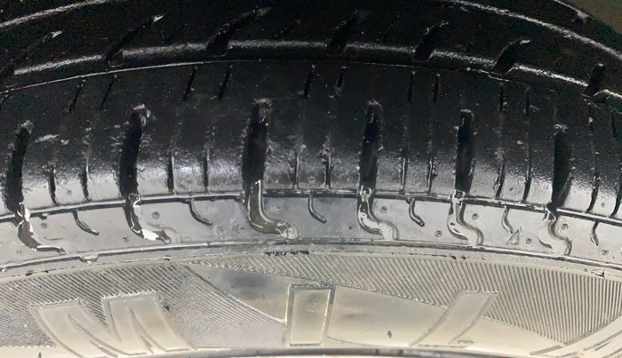 2017 Renault Kwid CLIMBER 1.0 AMT, Petrol, Automatic, 19,505 km, Left Front Tyre Tread