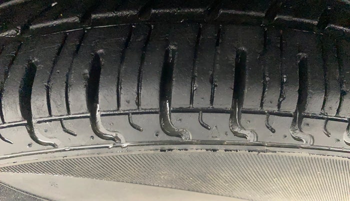 2017 Renault Kwid CLIMBER 1.0 AMT, Petrol, Automatic, 19,505 km, Right Front Tyre Tread